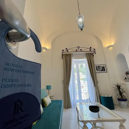 Milky 4* بوسيتانو